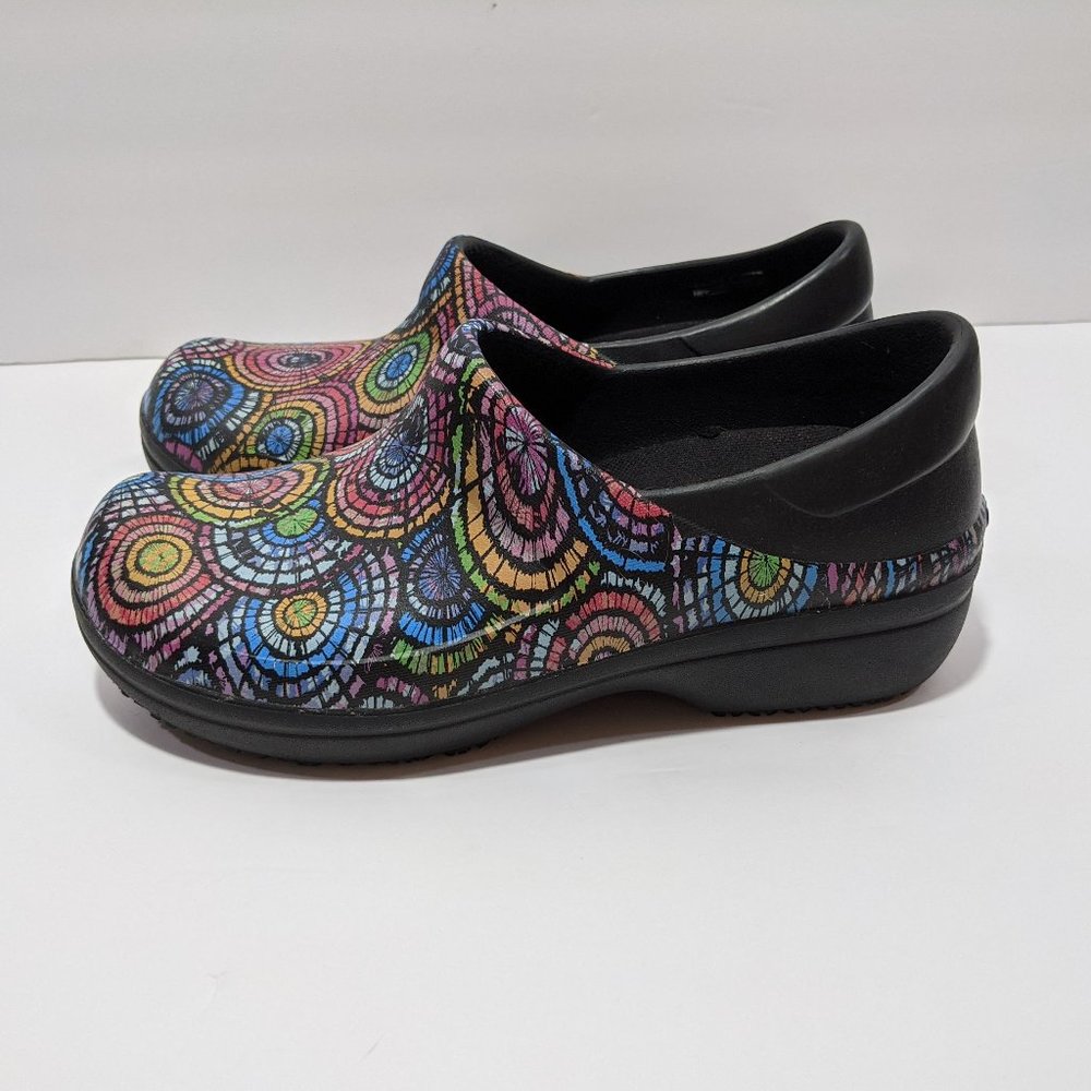 Crocs Neria Work Clogs Colorful Medallion Multi 7